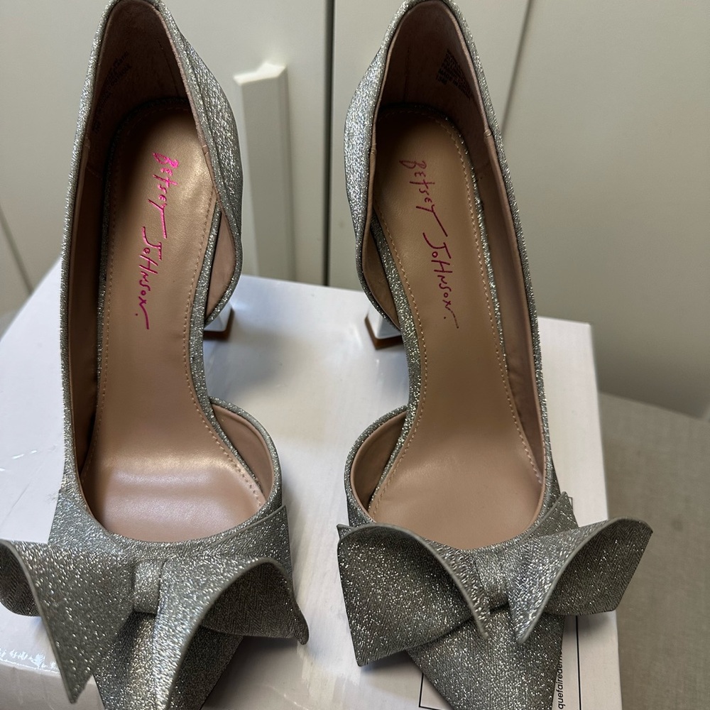 Betsey Johnson Silver Glitter Bow D'Orsay Pumps